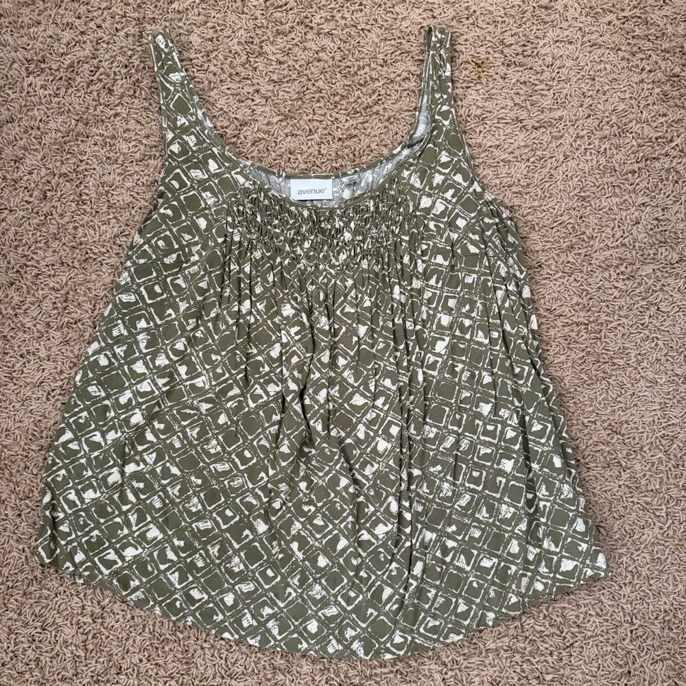Avenue 18 20 Green Tank Top Smocking Under Collar Geometric Pattern